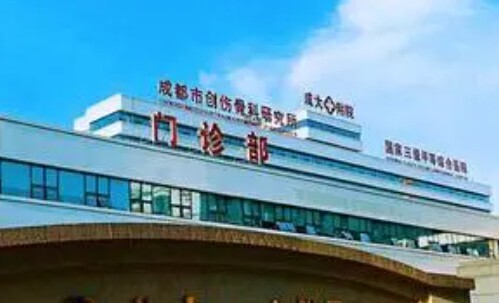 成都大學(xué)附屬醫(yī)院口腔科方面怎么樣？為患者解決各種問題