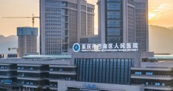 重慶醫(yī)院口腔方面哪家好？重慶市巴南區(qū)人民醫(yī)院口腔科就很不錯(cuò)，醫(yī)生技術(shù)實(shí)力強(qiáng)